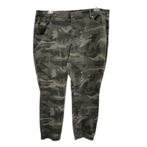 D. Jeans Stretchy Camo Pants Size 22W